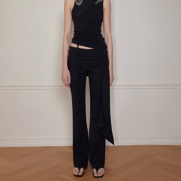 보헤미안 서울(보헴서) OFFSET WAFFLE TOP BLACK