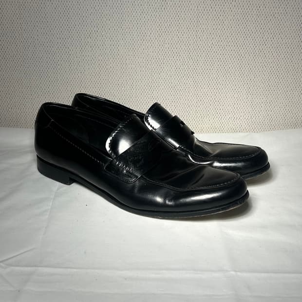 프라다 엠브로이더드 로퍼