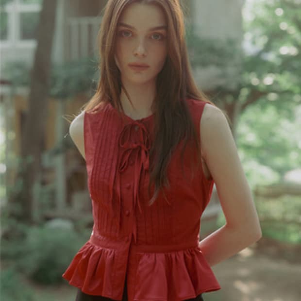 더티스 민소매 프릴 블라우스 레드