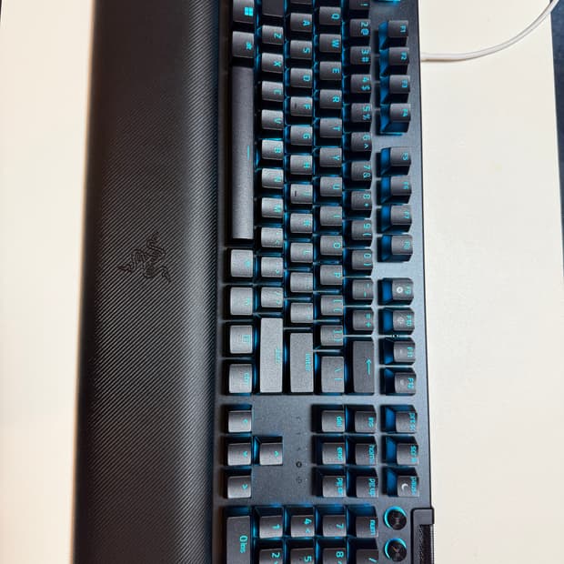 레이저 BlackWidow V4 블랙 색상 유선 키보드 블랙 거의새거