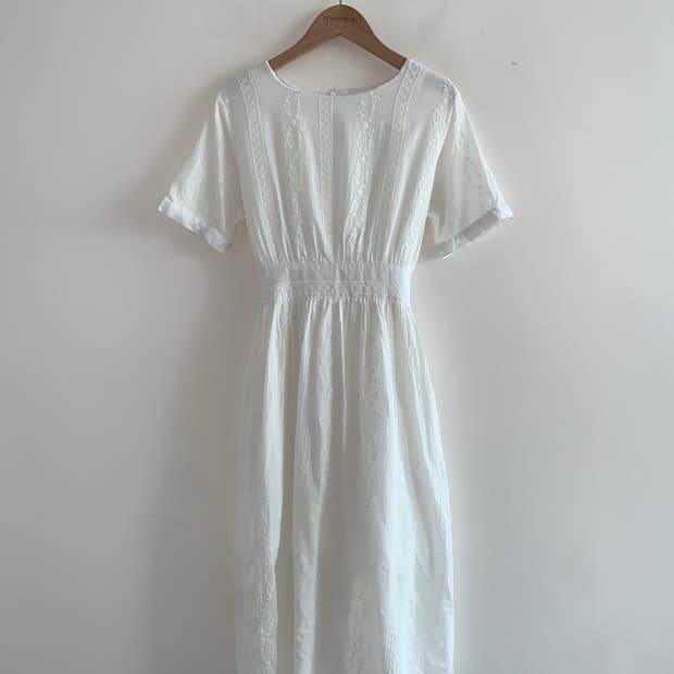 Lace embroidery ribbon dress
