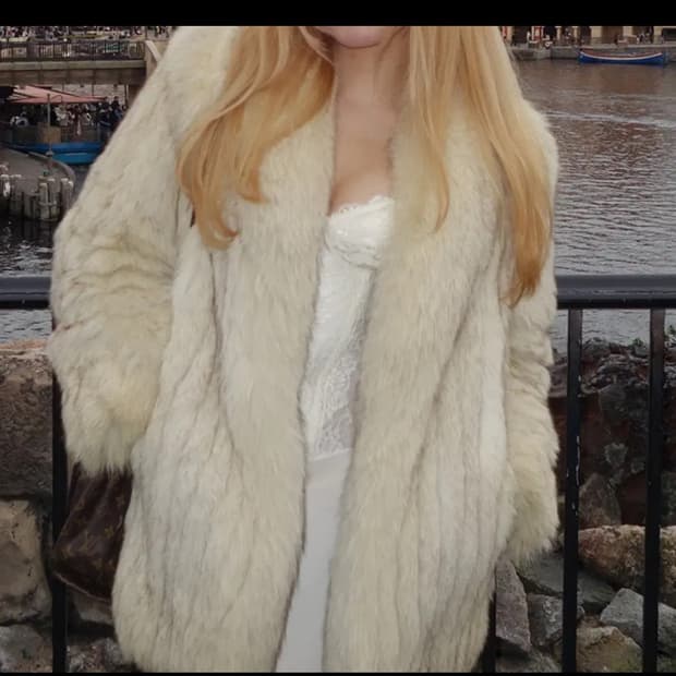 Saga fox 아이보리 퍼 코트