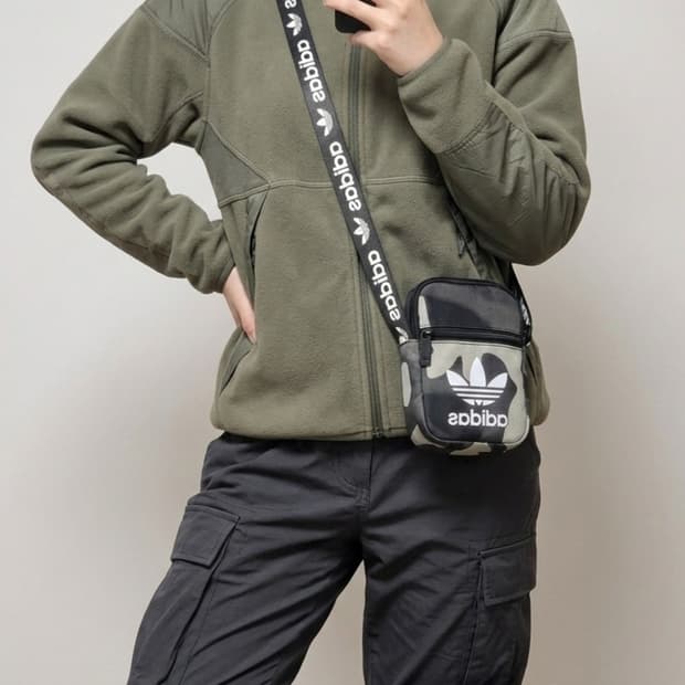 아디다스 미니크로스백 카모/카모플라쥬 밀리터리 패턴