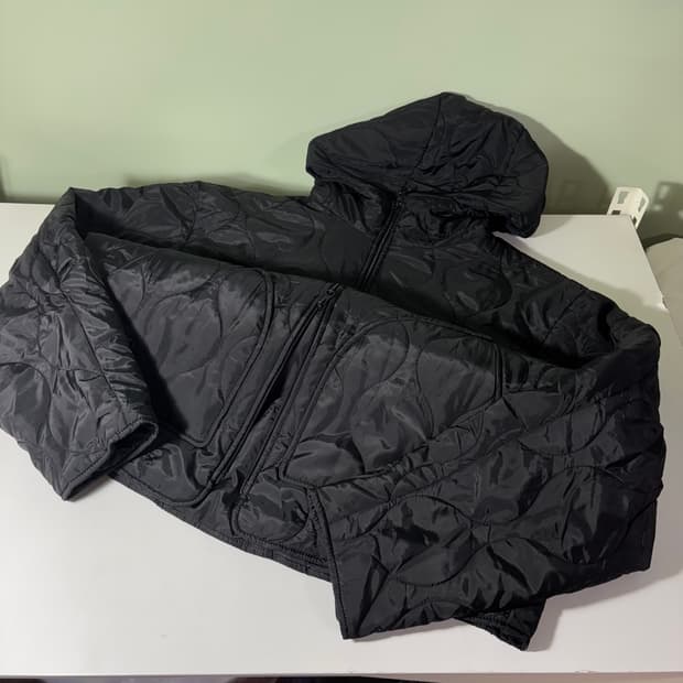 L 코드그라피 블랙 깔깔이 후드 퀼팅자켓