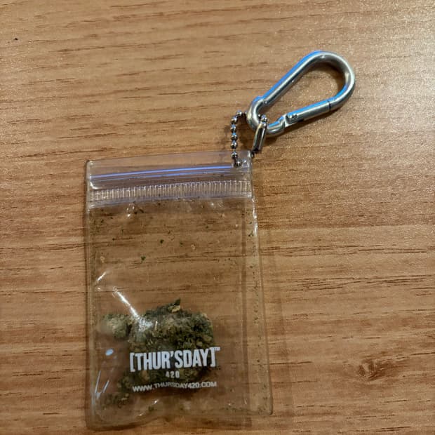 thursday420 떨스데이 키링 팝니다.