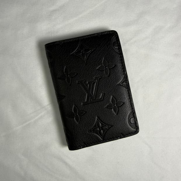 루이비통 쉐도우 모노그램 포켓 오거나이저 카드지갑 블랙