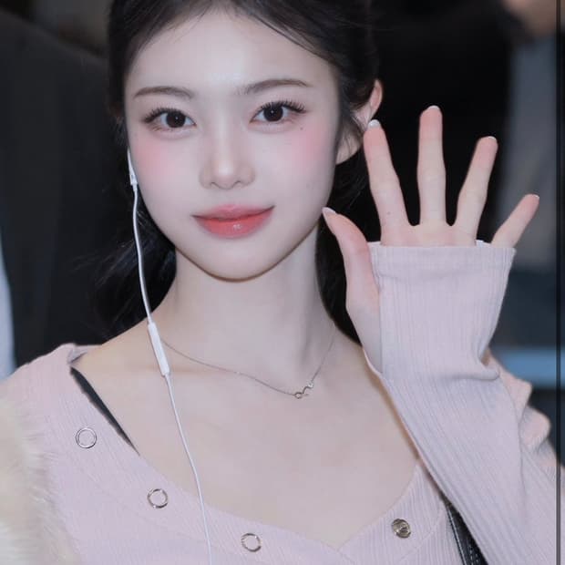 하투하 이안 착용🩷 플리즈노팔로우 버니 스냅 버튼 탑