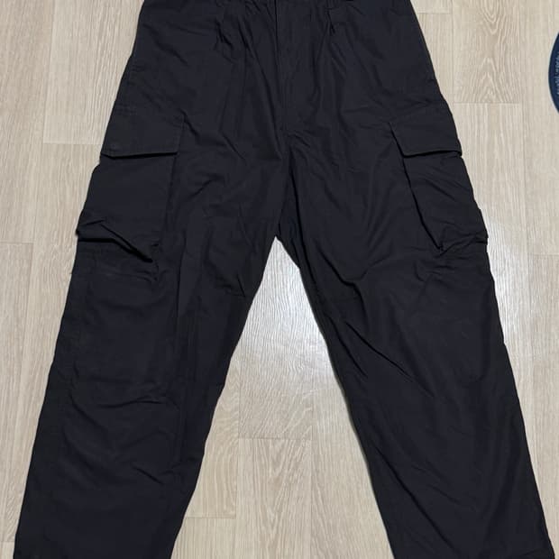 유니클로 와이드핏파라슈트카고팬츠