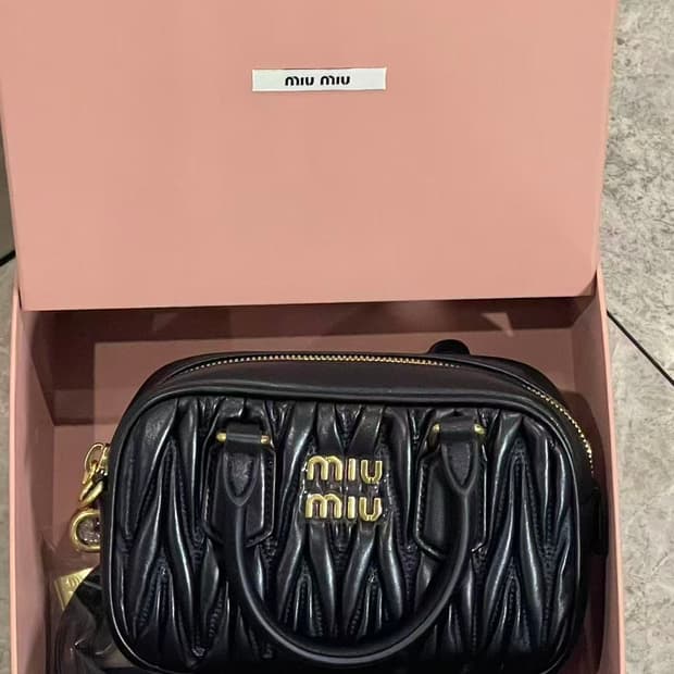미우 미우 아르카디 마테라쎄 나파 레더 미니백 블랙