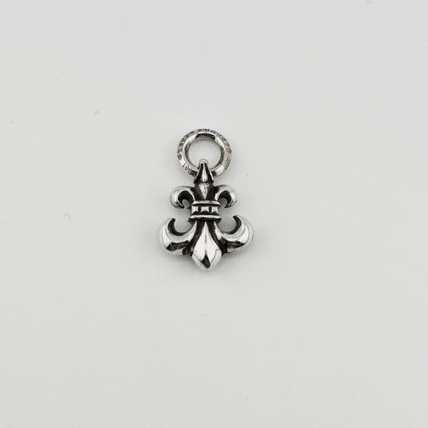 크롬하츠 플레어 참 펜던트 