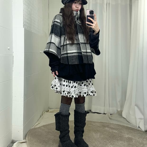 체크 하이넥 케이프 코트 무채색 니혼진 코디세트