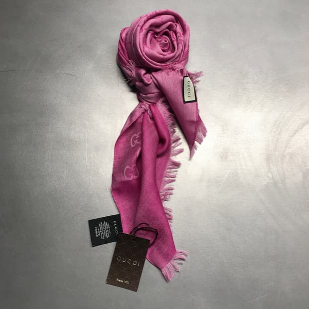 구찌 로고 스카프 핑크 새상품