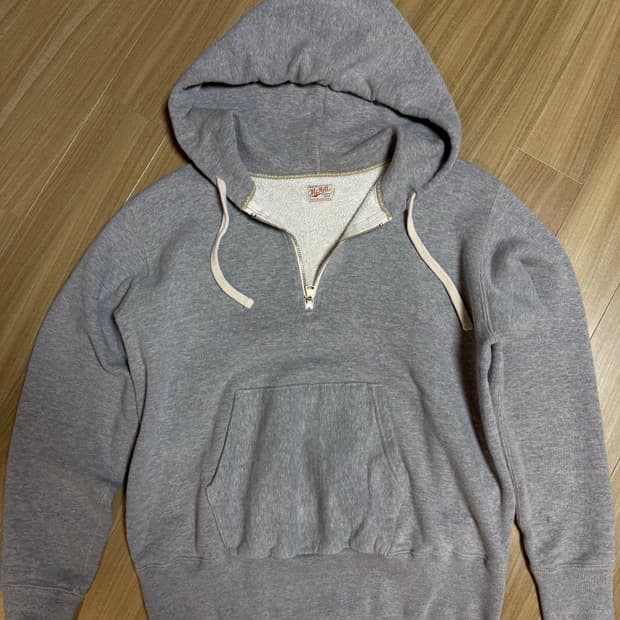 토이즈맥코이 하프집업 스웻셔츠