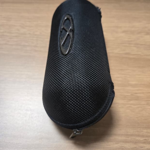 오클리 엑스메탈 케이스