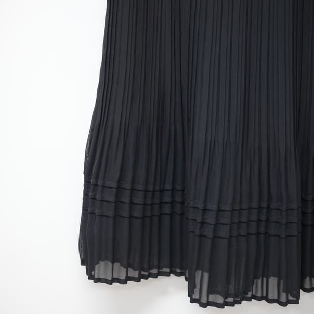 Black pleats skirt