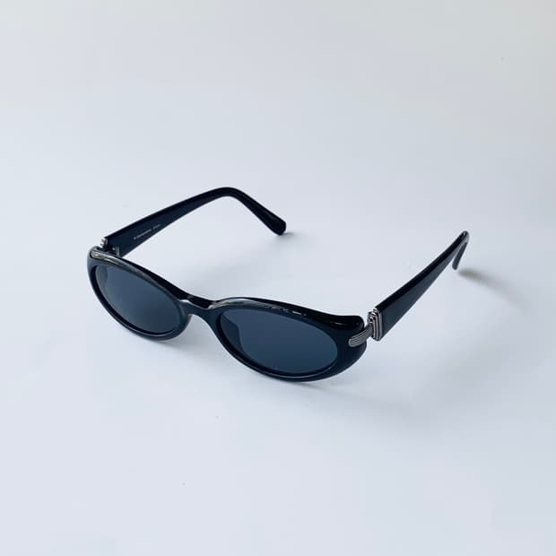 957 블랙 실버포인트 뿔테 오벌 선글라스