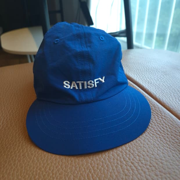 SATISFY 새티스파이 블루 러닝캡