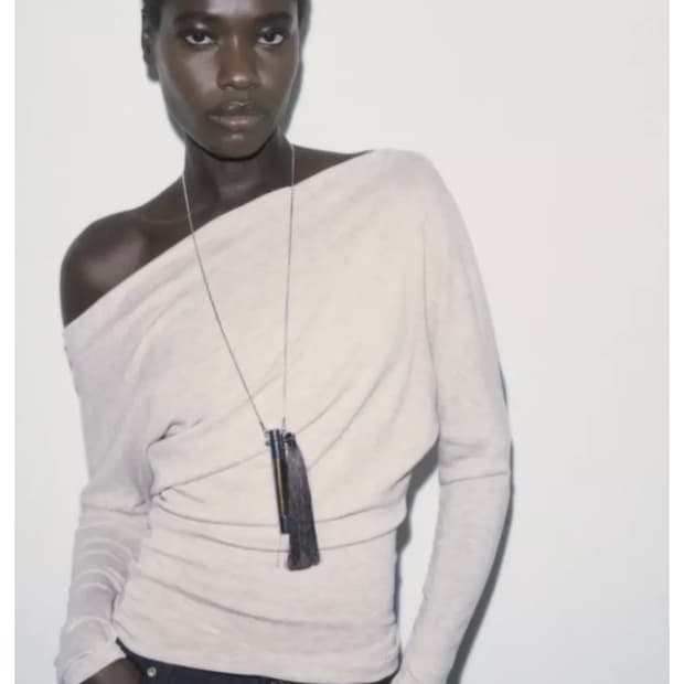 자라 소프트 언밸런스 탑 오프숄더니트