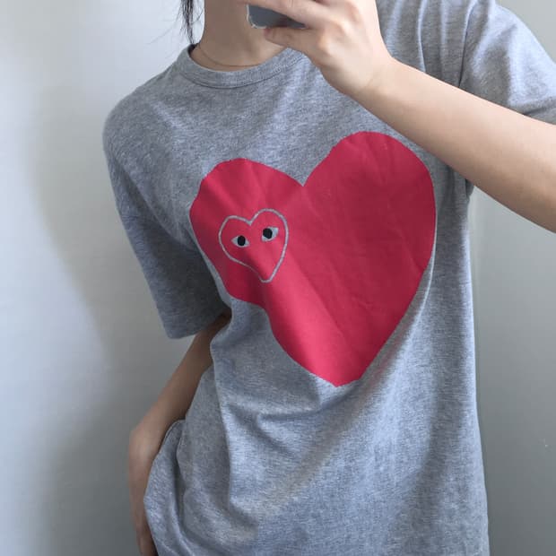 Commedesgarcons 꼼데가르송 그레이 하트인하트 티셔츠