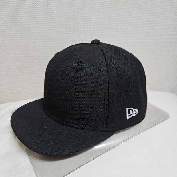 뉴에라 숏챙 엄파이어캡 블랙