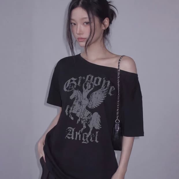 [새상품] 디오스피스 원숄더 반팔 블랙