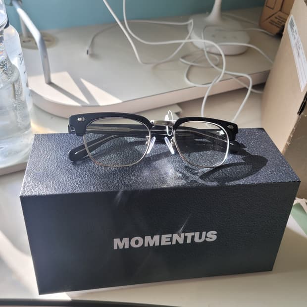 MOMENTUS OSTIN.BLACK