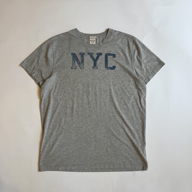 아베크롬비 NYC GRAPHIC PRINT TEE