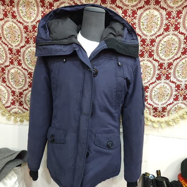 캐나다구스 몬테넬로 후드 다운 점퍼

