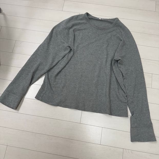 제임스펄스 맨투맨 3 사이즈  긴팔하고 맨투맨 중간 두께감입니다 사진 찍