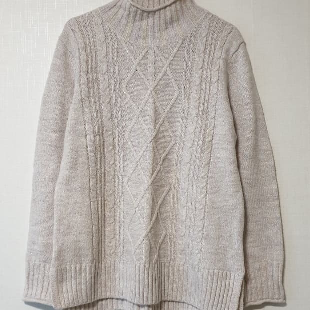 꽈배기 목폴라 니트