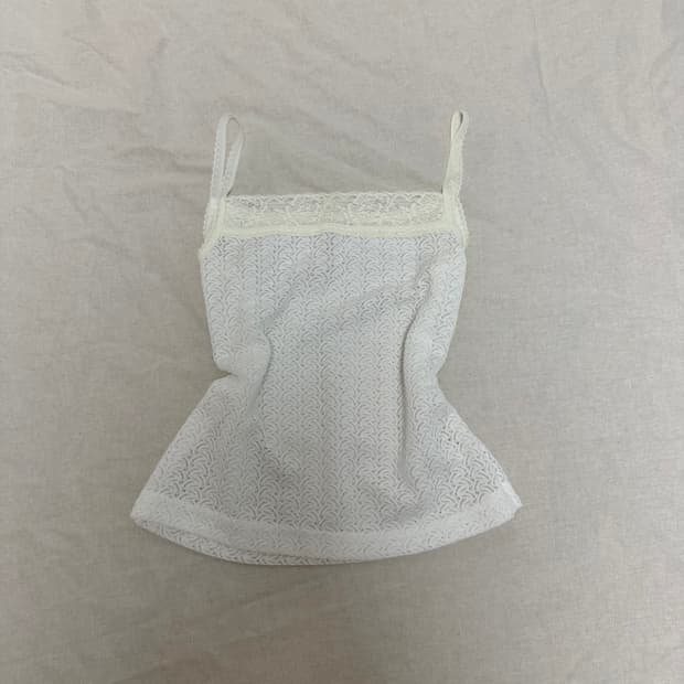 모리걸 하구미 레이스 슬리브리스 화이트 슬림핏 나시
