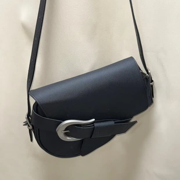 이우가마카라스 H-Buckle Holster Bag 버클 크로스백