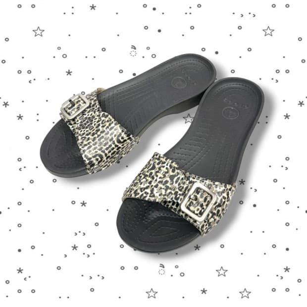 w6 Crocs 크록스 사라 레오파드 샌들