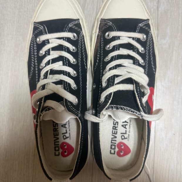 꼼데가르송 컨버스 블랙 250사이즈 팝니다.