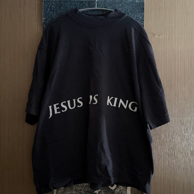 kanye west / Jesus is king T shirt