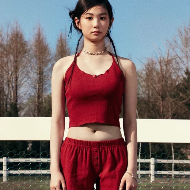 유희 EYELET SLEEVELESS RED