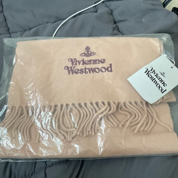 25FW 비비안웨스트우드 머플러 베이지