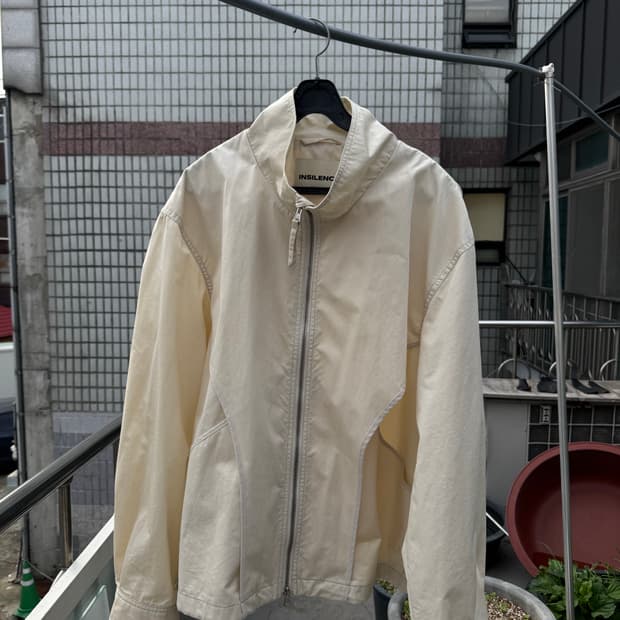 인사일런스 트랙 자켓