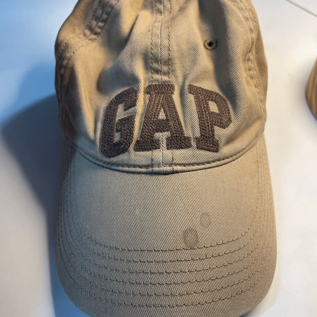 GAP 브라운 볼캡