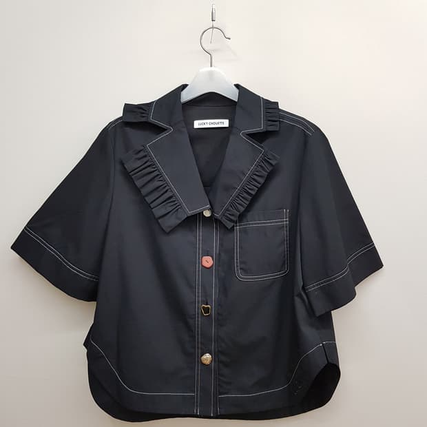 럭키슈에뜨 2021 프릴 카라  코튼 반팔 셔츠 36사이즈