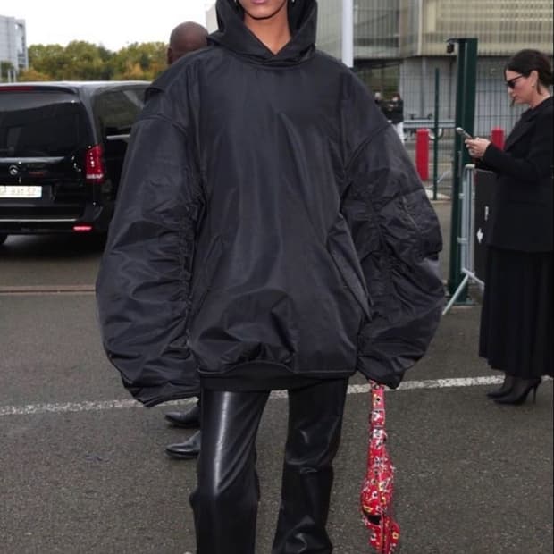 발렌시아가 스포티 B 풀오버 봄버 후드