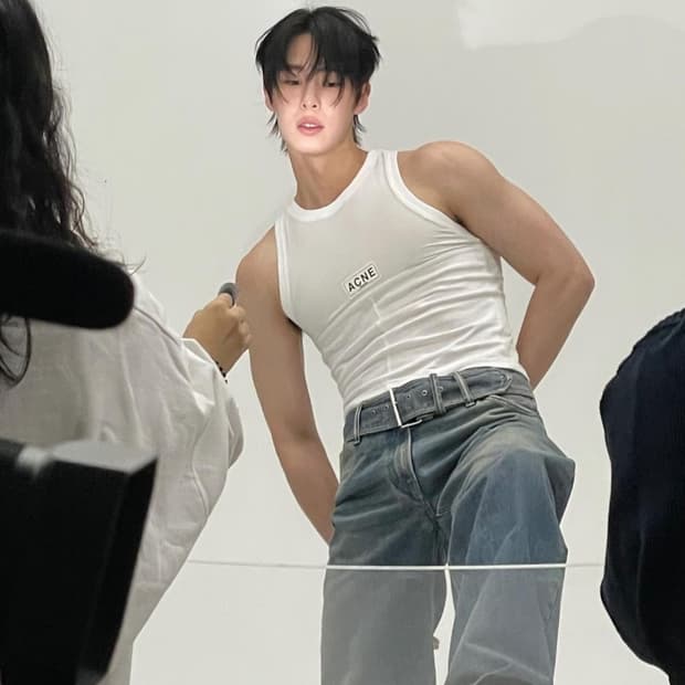 아크네 로고 탱크탑