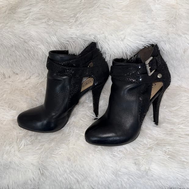 230 Guess 게스 파이톤 버클 부티힐