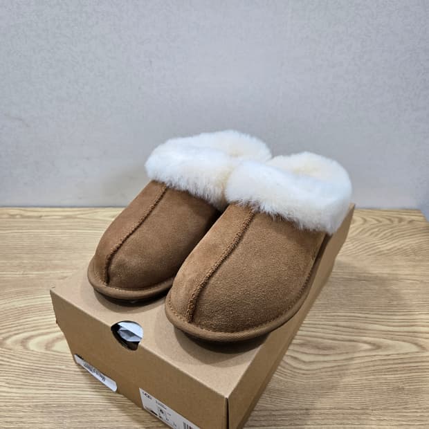 230 어그 UGG 모래네 슬리퍼 체스트넛 새상품