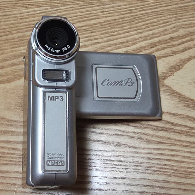 큐리오 V6000 디지털 캠코더 Y2K