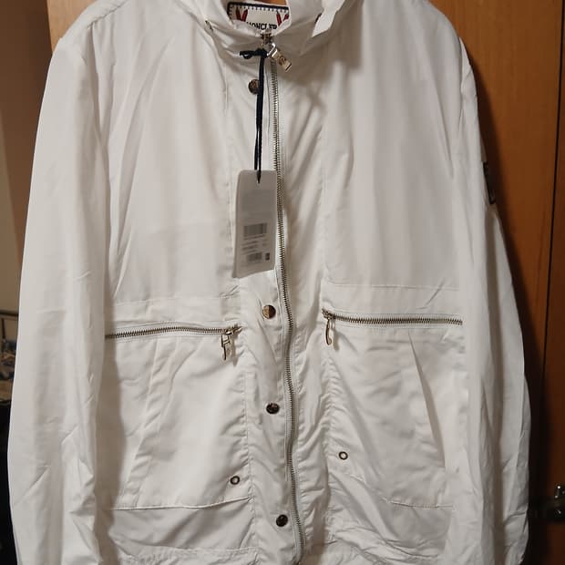 몽클레어 화이트 바람막이(XL)