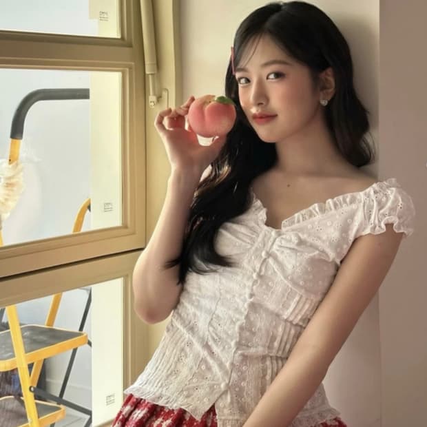 라츠유 에이프릴 레이스 블라우스 탑