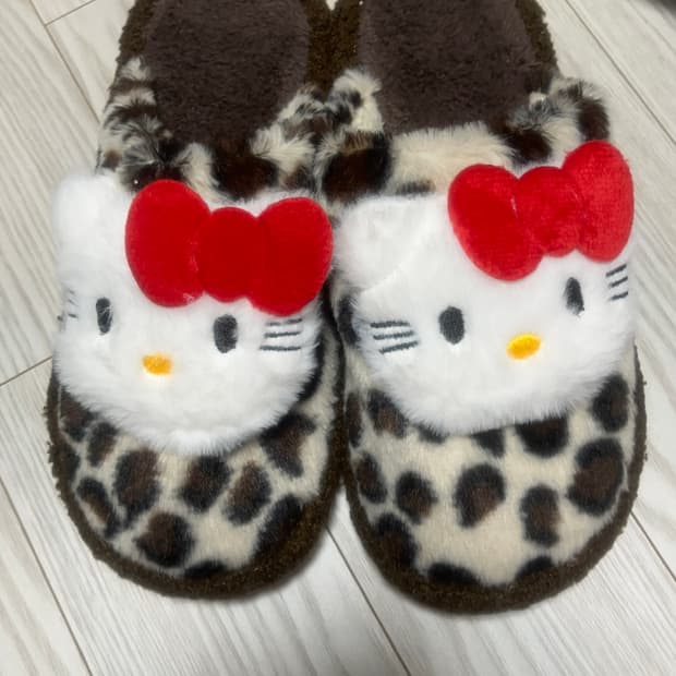 미사용 호피 헬로키티 털 실내화