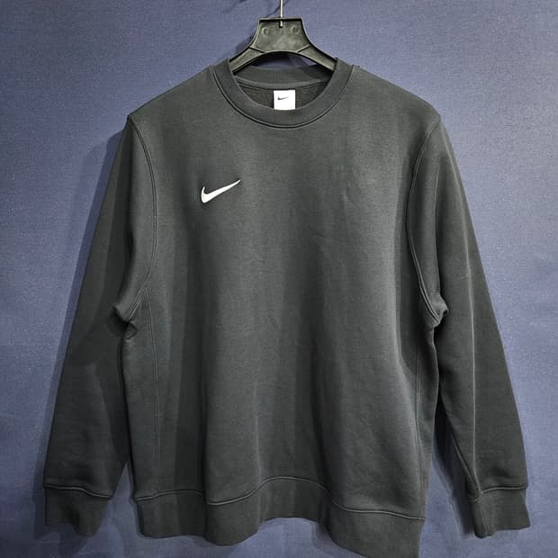 나이키 자수 블랙컬러 남성 105 기모 맨투맨 