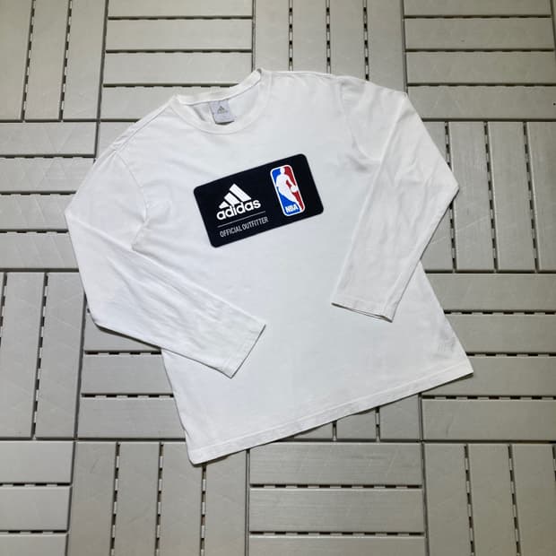 [100]아디스NBA 빅로고 그래픽 긴팔티 화이트 0775